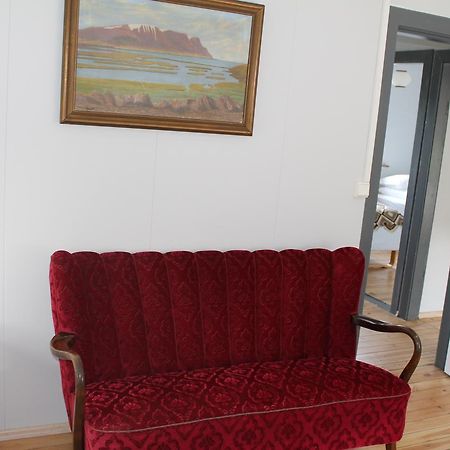 Midhop Guesthouse Thingeyrar ภายนอก รูปภาพ