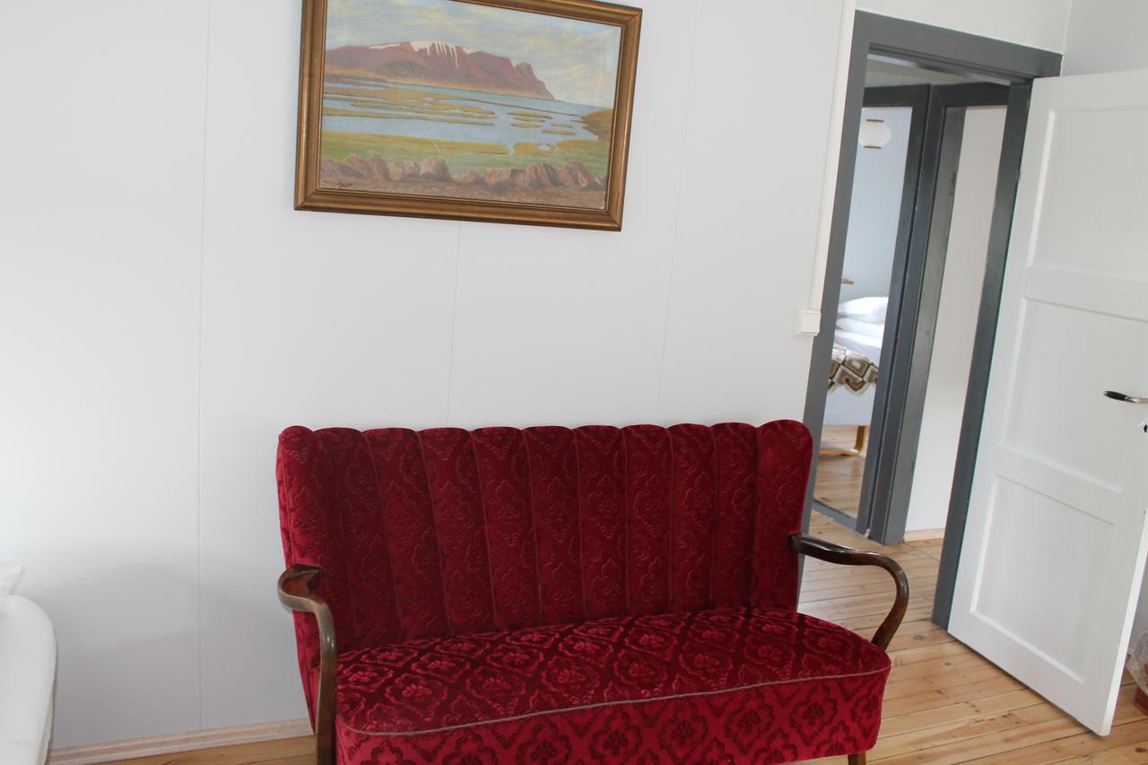 Midhop Guesthouse Thingeyrar ภายนอก รูปภาพ