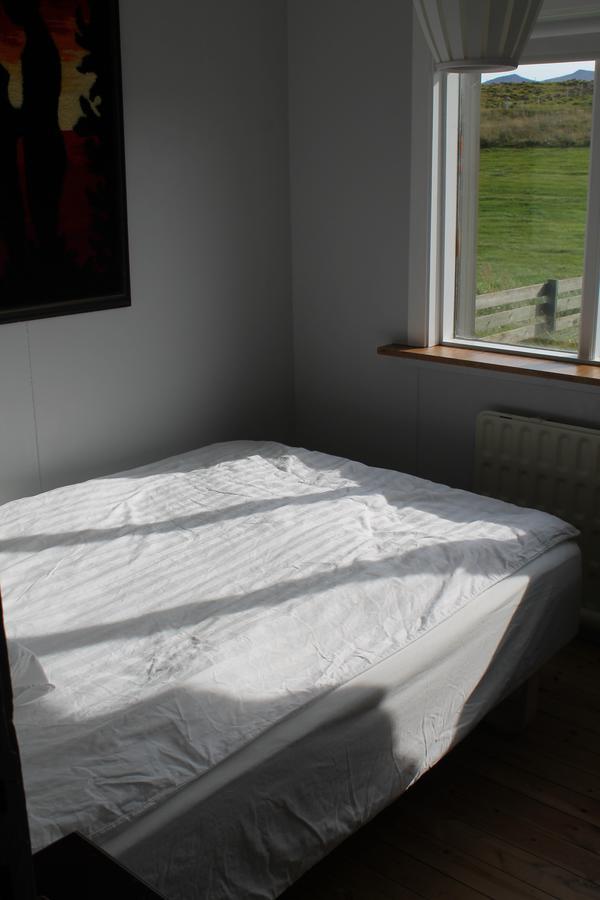 Midhop Guesthouse Thingeyrar ภายนอก รูปภาพ