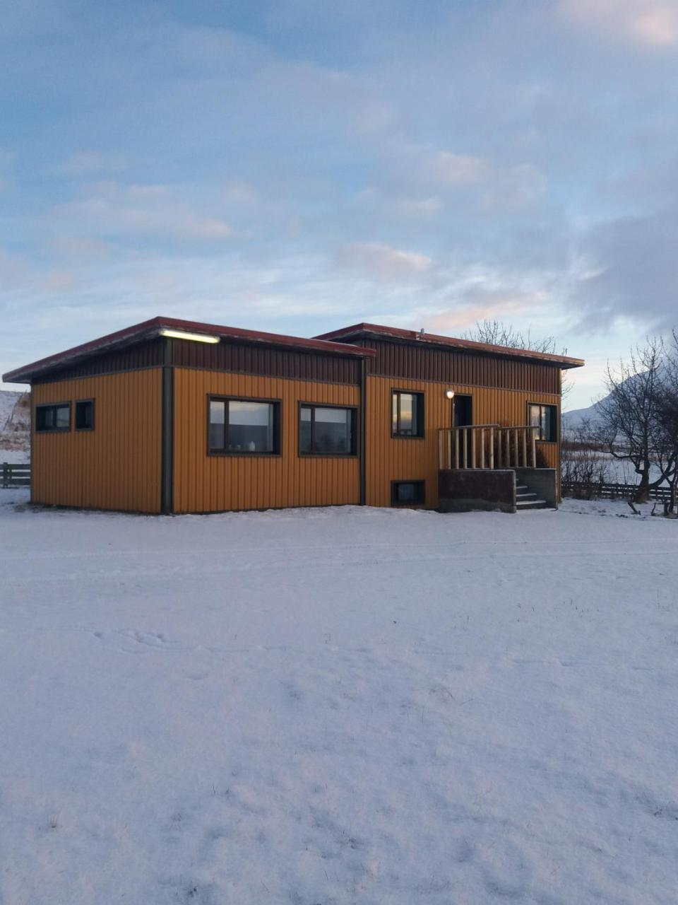 Midhop Guesthouse Thingeyrar ภายนอก รูปภาพ